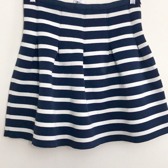 |Gap| Navy & White Striped Flared Skirt Sz Small - Picture 2 of 8